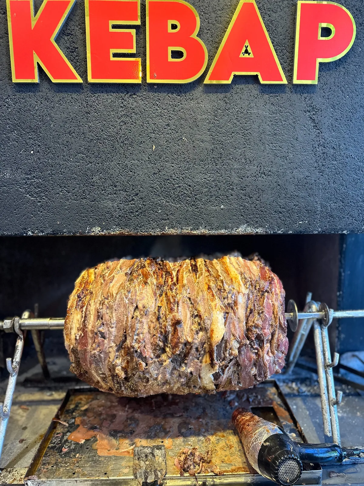 Ocakta pişen cağ kebap detayı